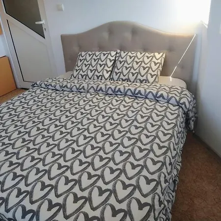 Cozy 2 Bedroom With Terrace Near The Beach And Park Warna