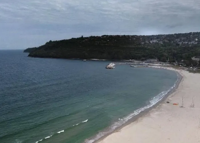 Cozy 2 Bedroom With Terrace Near The Beach And Park * Βάρνα