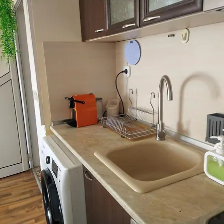 Апартаменти Cozy 2 Bedroom With Terrace Near The Beach And Park