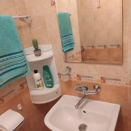 Апартаменти Cozy 2 Bedroom With Terrace Near The Beach And Park