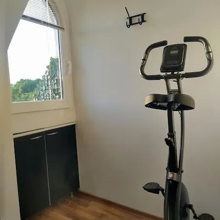 Апартаменти Cozy 2 Bedroom With Terrace Near The Beach And Park