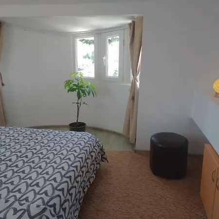Cozy 2 Bedroom With Terrace Near The Beach And Park Varna