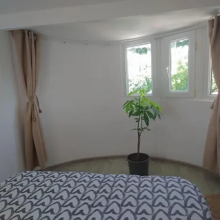 Апартаменти Cozy 2 Bedroom With Terrace Near The Beach And Park *