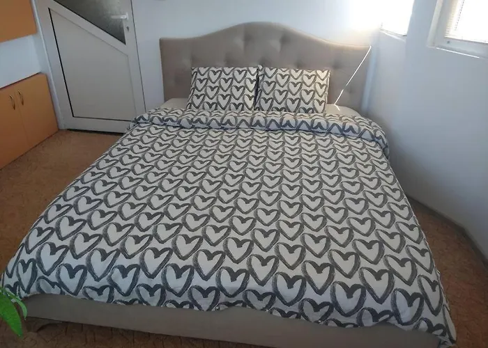 Cozy 2 Bedroom With Terrace Near The Beach And Park * 瓦爾納