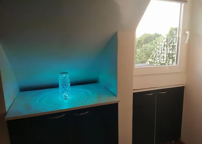 Cozy 2 Bedroom With Terrace Near The Beach And Park 瓦爾納