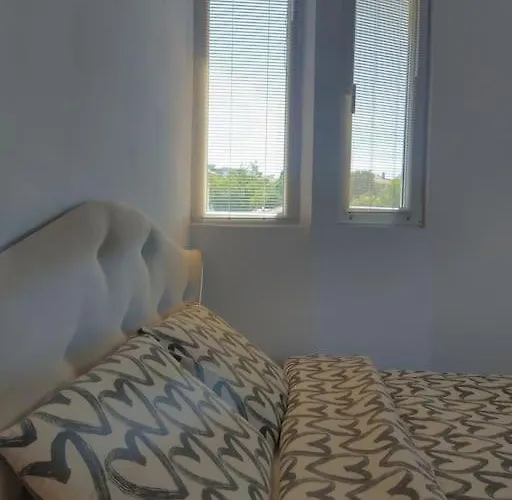 公寓 Cozy 2 Bedroom With Terrace Near The Beach And Park 瓦爾納